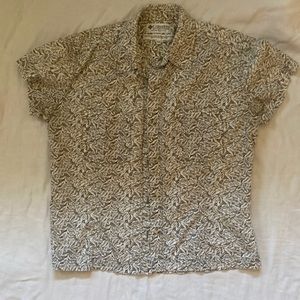 Medium cotton button down shirt with leaf pattern